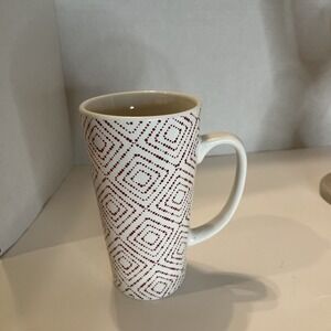 Design Pac White & Red Triangles‎ 14 oz. Coffee Mug Cup White Red
